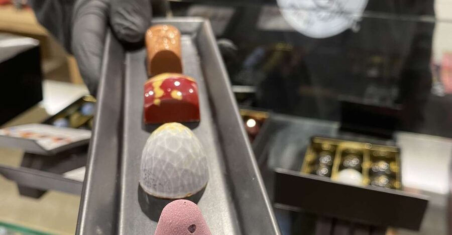 Ghent: Belgian Chocolate Walking Tour with Tastings - Following chocolate through central Ghent