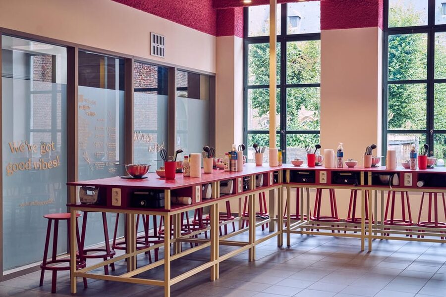 Ghent: Belgian Waffle-Making Workshop with Beer Tasting - The first 30 minutes: tasting Belgian beer