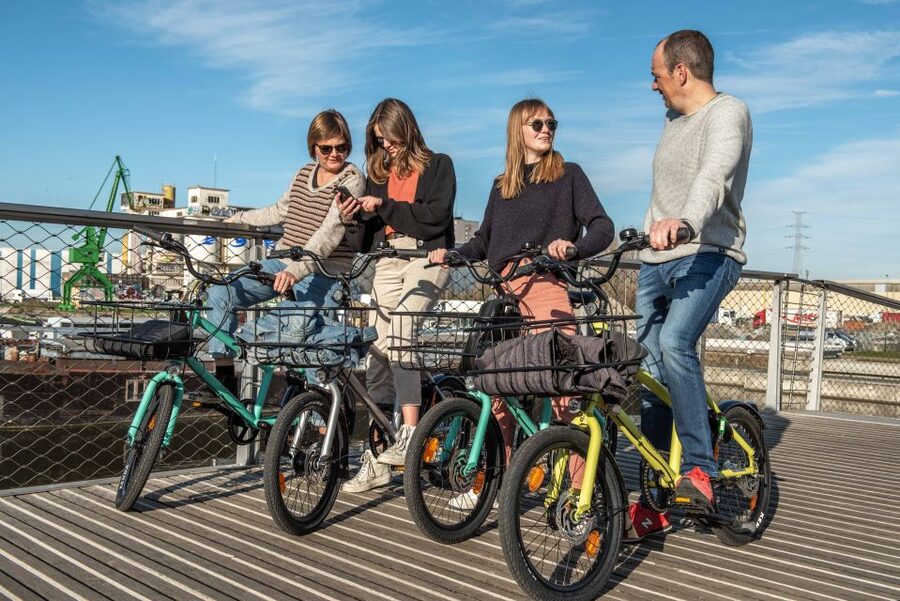 Ghent: City Highlights and Hidden Gems Guided Bike Tour - A halfway break for coffee or a drink
