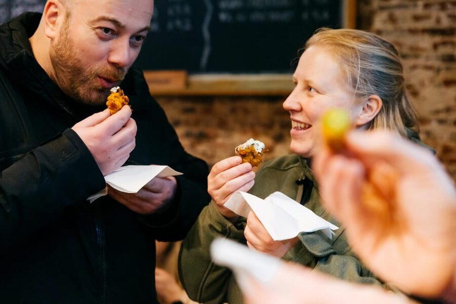 Ghent: Food & Drink Walking Tour with Tastings - Medieval lanes and stories between bites