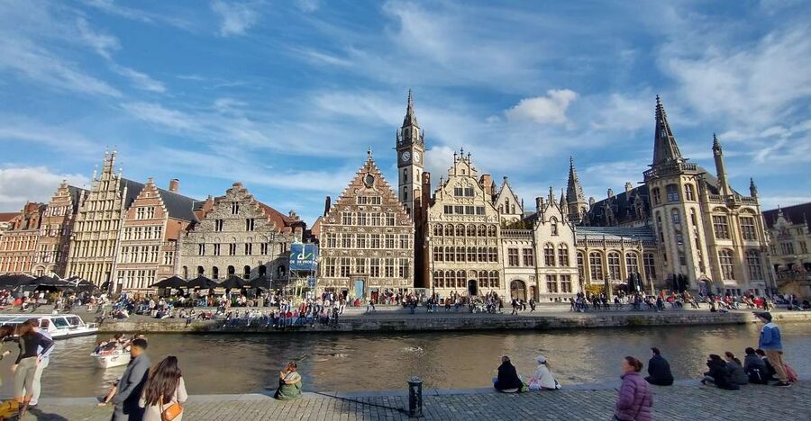 Ghent: Guided City Highlights Walking Tour with Light Meal - Graffiti Street and Ghent’s changing face