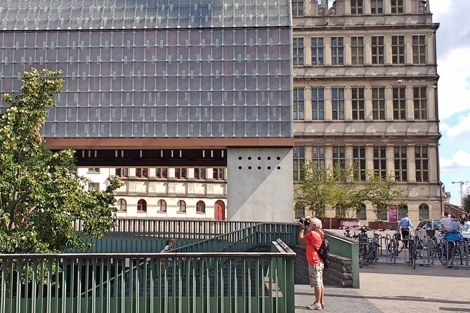 Ghent Walking Tour - City Highlights and Beyond Tradition - The Castle of the Counts and Patershol
