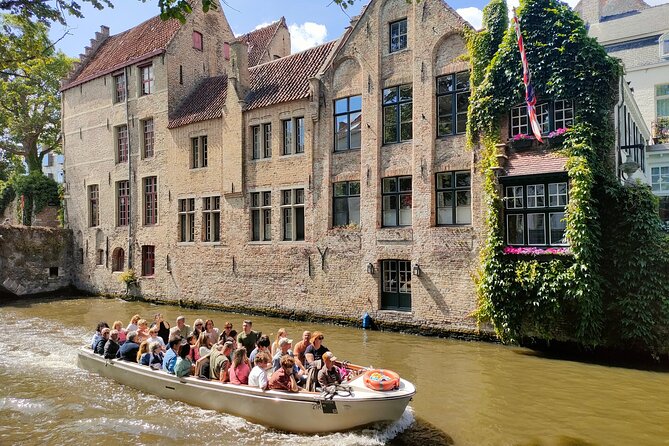 Guided boat trip and walk - The 30-minute canal cruise is the tour’s great pause