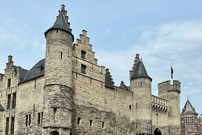 Guided E-kickscooter tour: The big five of Antwerp - The historic center and stylish boulevard