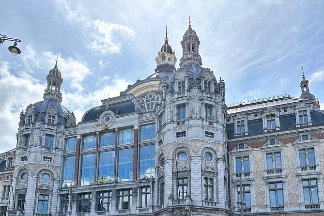 Guided E-kickscooter tour: The big five of Antwerp - Green parks and the island district