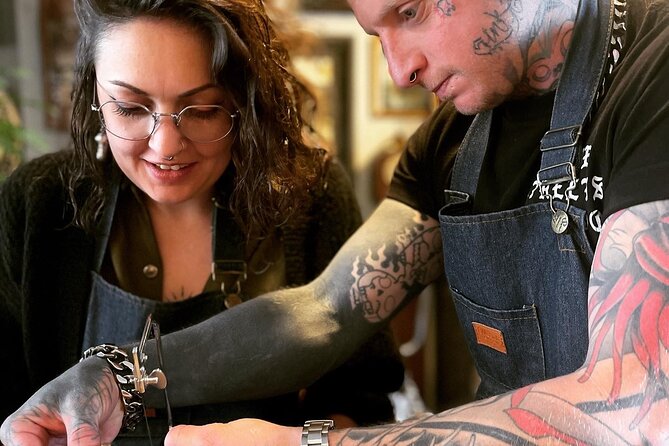 Handcraft your own silver ring in Bruges - Why a handmade ring fits Bruges so well