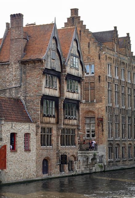 Historical walk in Bruges with local guide. Praline included - Burgundy Wall Square, breweries, and local eating advice