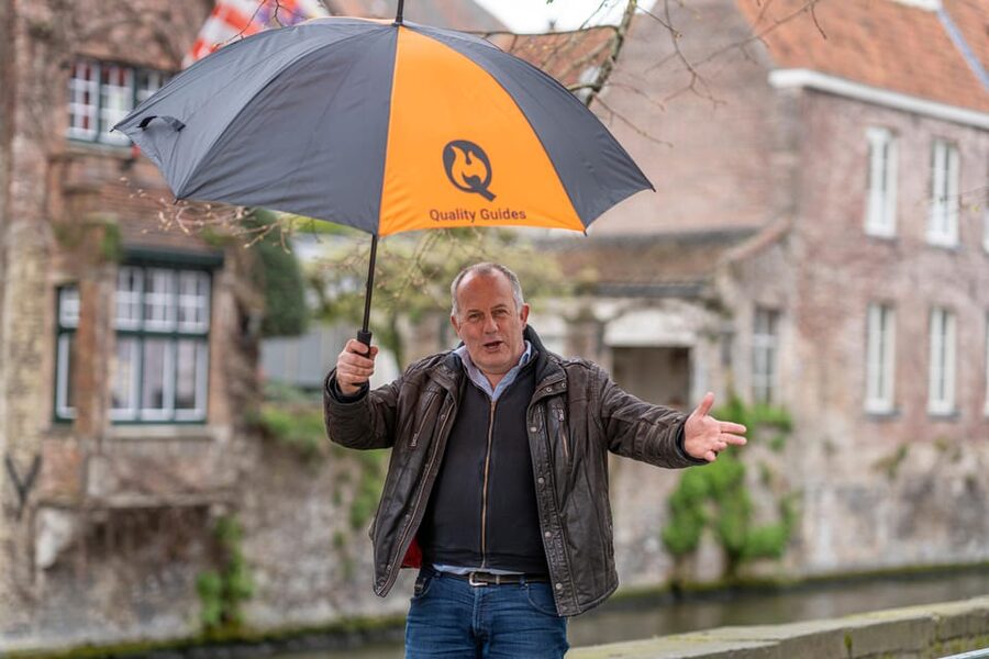 Historical walk in Bruges with local guide. Praline included - The Burg, where Bruges’ civic story begins