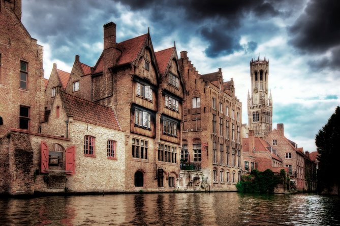 Historical Walking Tour: Legends of Bruges - Minnewater Lake, swans, and a royal dispute