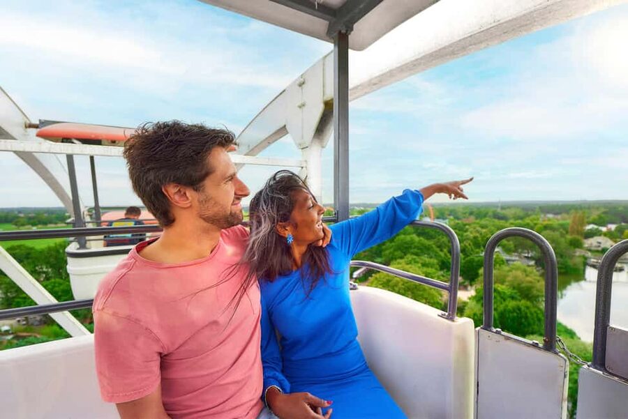Lichtaart: Bobbejaanland Entry Ticket - World of Dino offers a free indoor break