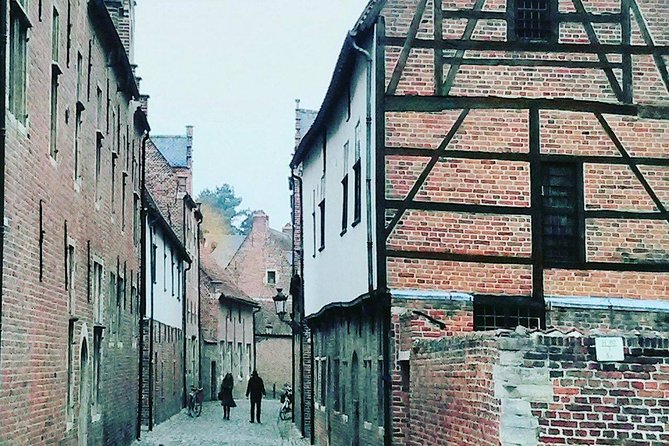 Lovely Leuven Highlights Biketour NEDERLANDS - Oude Markt, where Leuven starts talking