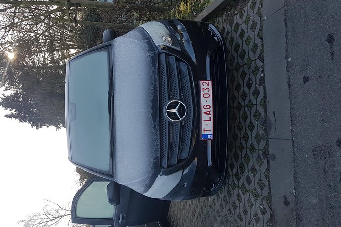 Luxury Minivan from Charleroi airport to the city of Brussels - Meeting your driver at Charleroi Airport