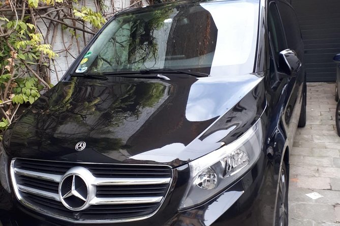 Luxury Minivan from Charleroi airport to the city of Brussels - What the vehicle and driver service are like