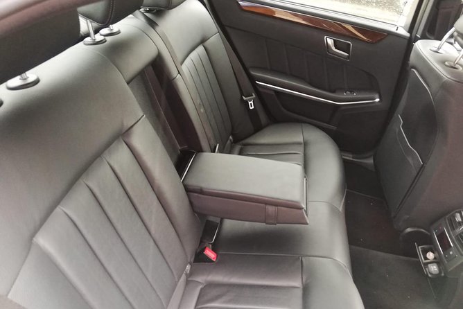 Luxury vehicle from Brussels airport to the city of Brussels - Is $92.61 good value for up to four people?