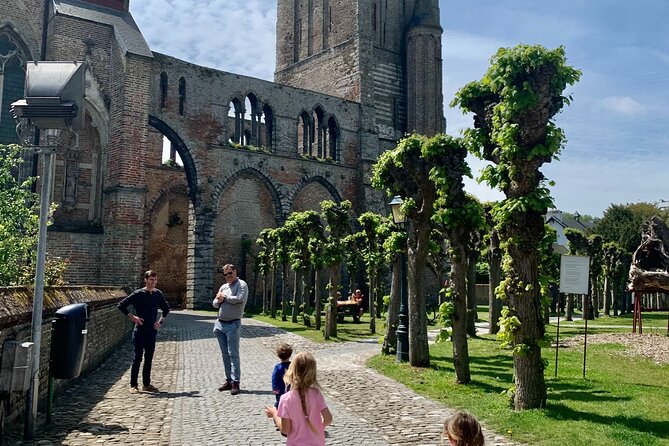 Private Bruges Countryside Cycling Tour to Damme with Guided Walk - Brugse Vesten: Bruges’s green belt and old defenses