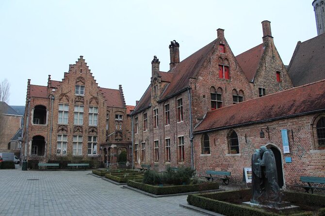 Private Bruges’ Iconic Sites and Chocolate Tasting Tour - Key points at a glance