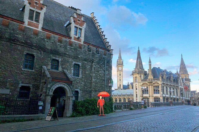 Private Historical Tour: The Best of Ghent - St. Veerleplein explains the Square of Death and Life