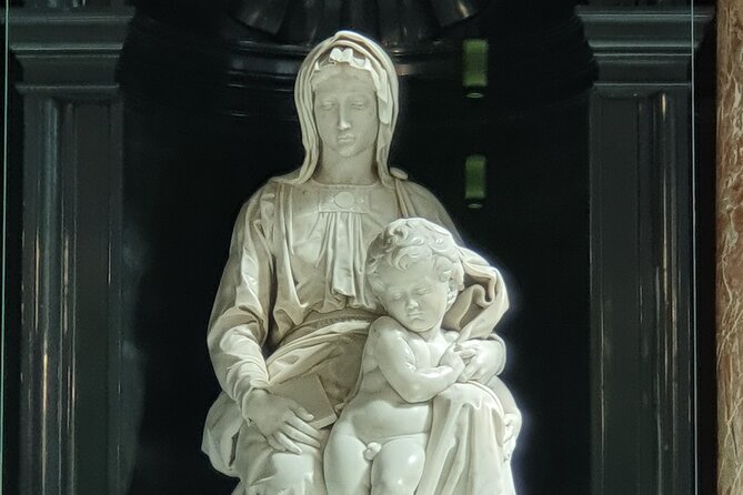 Private tour: From your hotel + see the Madonna of Michelangelo - Why this private Bruges tour works well