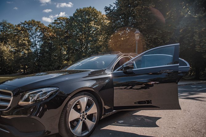 Private transfer from BRU Airport to Brussels city with luxury limousine 3 pax - Key points at a glance