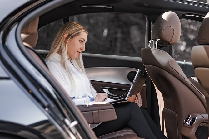 Private transfer from BRU Airport to Brussels city with luxury limousine 3 pax - Finding the driver at Zaventem