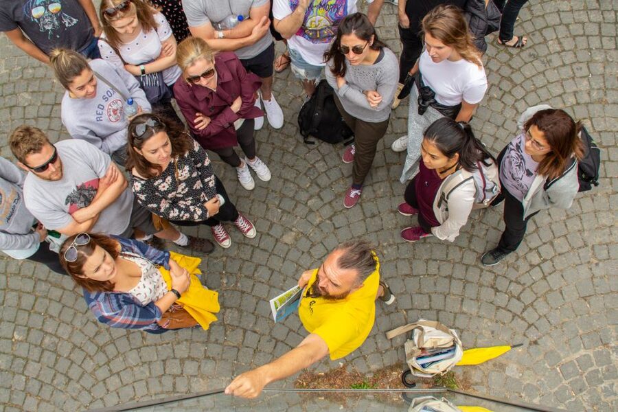 💛 Tell Me About Bruges 🏰 1000 Years of Stories by Locals ⭐ - What the storytelling style is really like