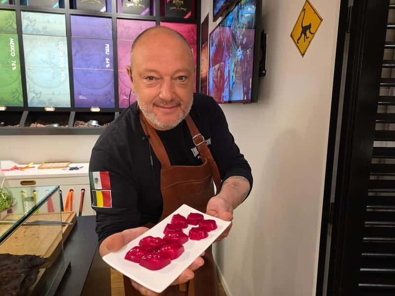 Thé best chocolate in Bruges! Private tour! - Starting at Historium on the Market Square
