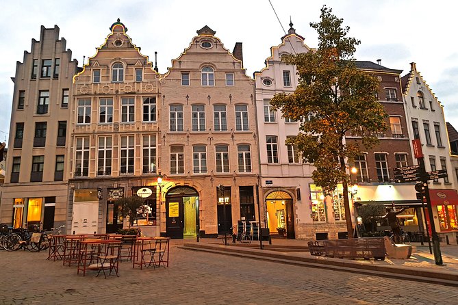 The Best Of Brussels Private Walking Tour - What the commentary adds