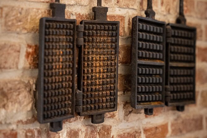The Waffles 'n Coffee Breakfast in Bruges Centre - Building your breakfast with Belgian toppings