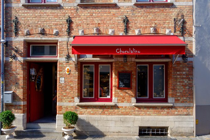 Walking tour of Bruges with boat option and/or beer tasting - What the guides add